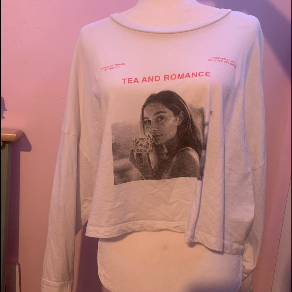 White Long Sleeve Graphic Crop Top